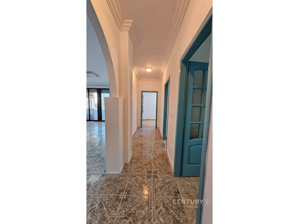AMBIENT PËR ZYRA 120M² DHE GARAZH (opsionale), ME QIRA NË BLLOK