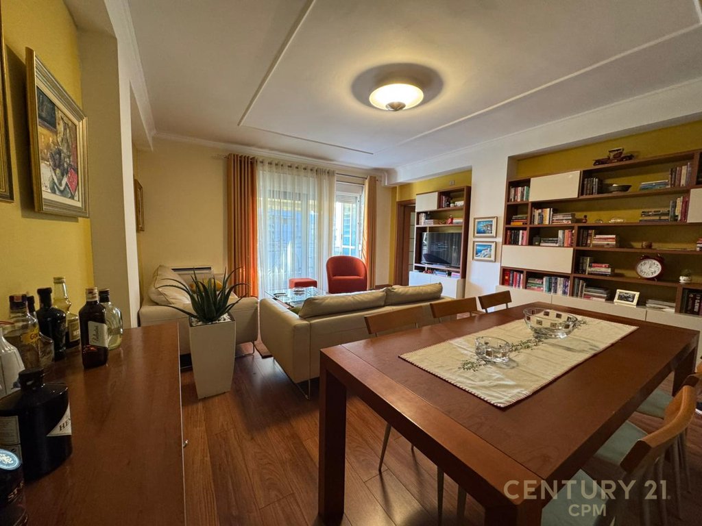 Apartament 2+1+2 Për Shitje në Ish Bllok
