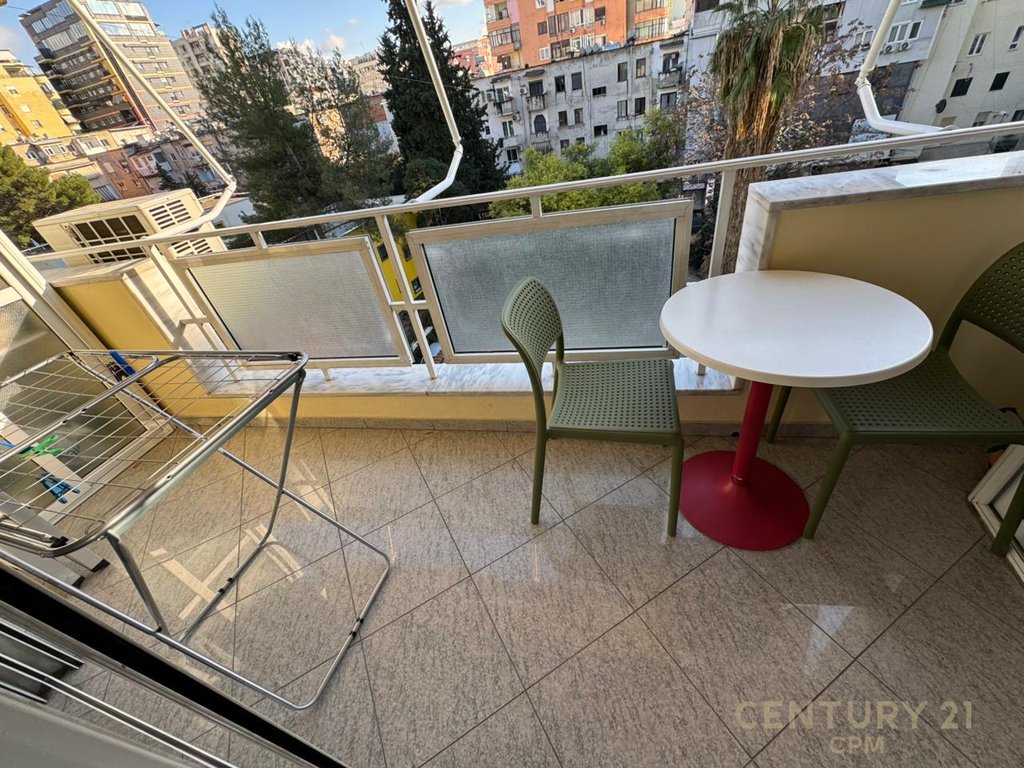 Apartament 2+1+2 Për Shitje në Ish Bllok