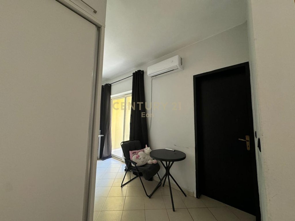Shitet apartament tek Shkembi i Kavajes, Durres !