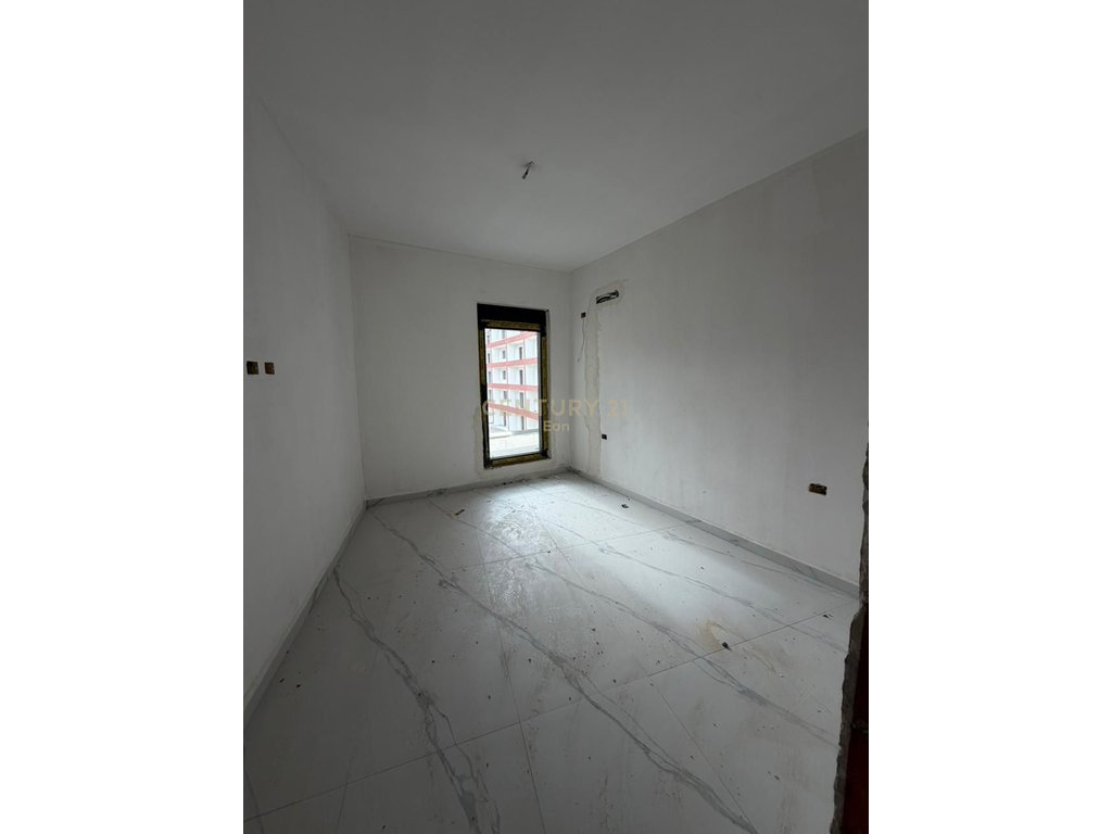 Apartament 2+1+2 për shitje në një nga rezidencat më të veçanta në zonën e Golemit – Rezidenca EON !