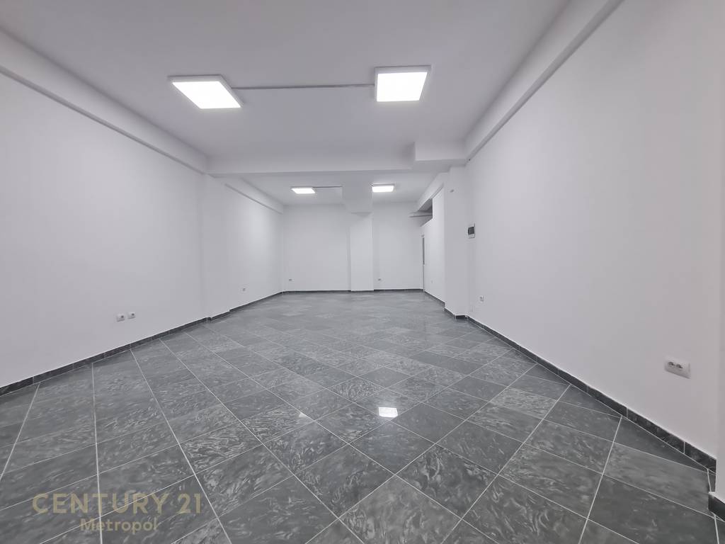 Japim me qira ambjent komercial  250 m, ne Yzberish!