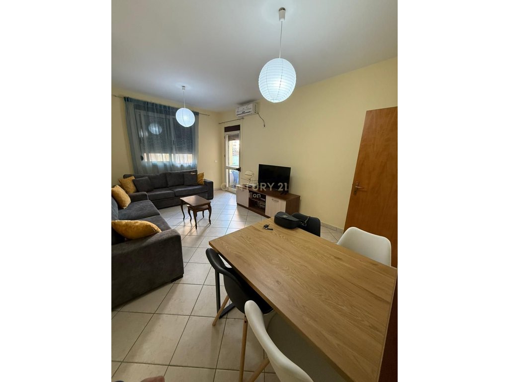 Shitet Apartament 1+1 – Shkëmbi i Kavajës | Vijë e Parë Deti