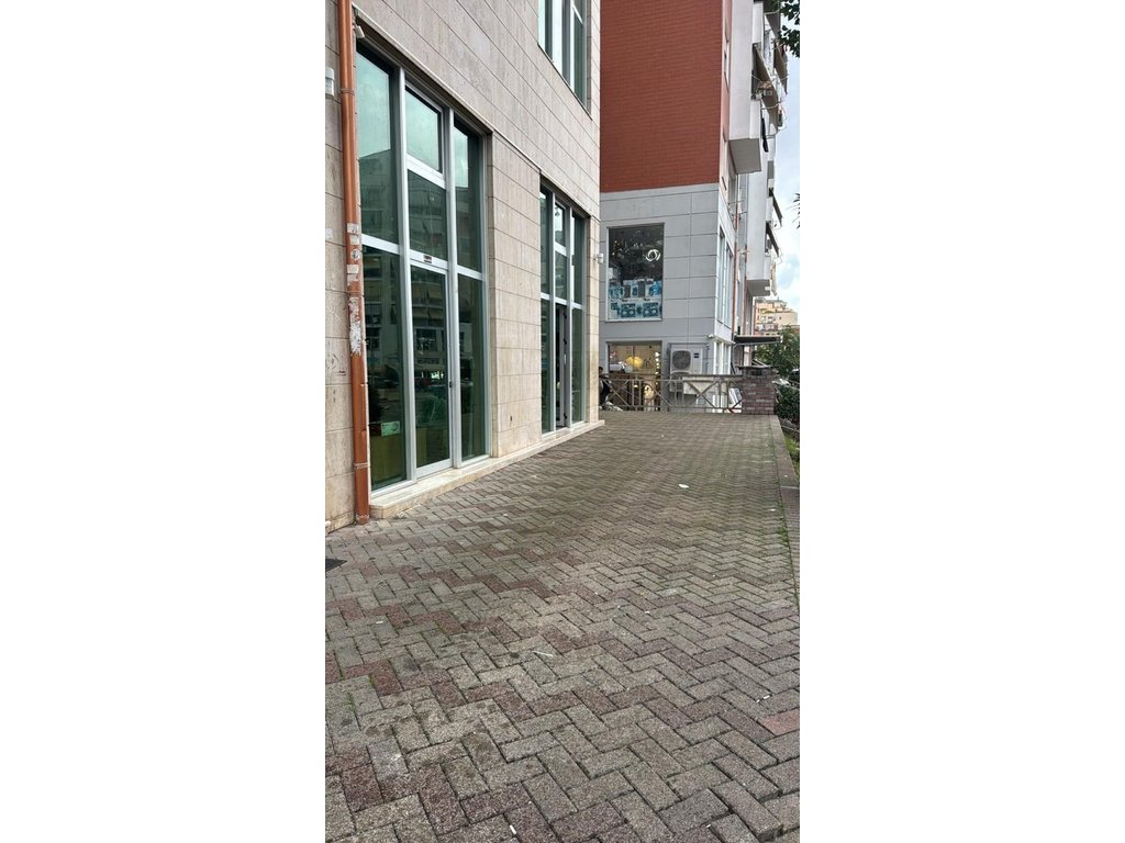 Ambient Komercial  Për Shitje në Ali Demi, Tiranë - 450000€ | 76.68 m²