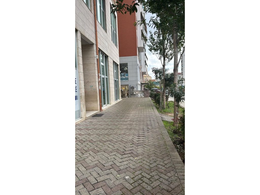 Ambient Komercial  Për Shitje në Ali Demi, Tiranë - 450000€ | 76.68 m²