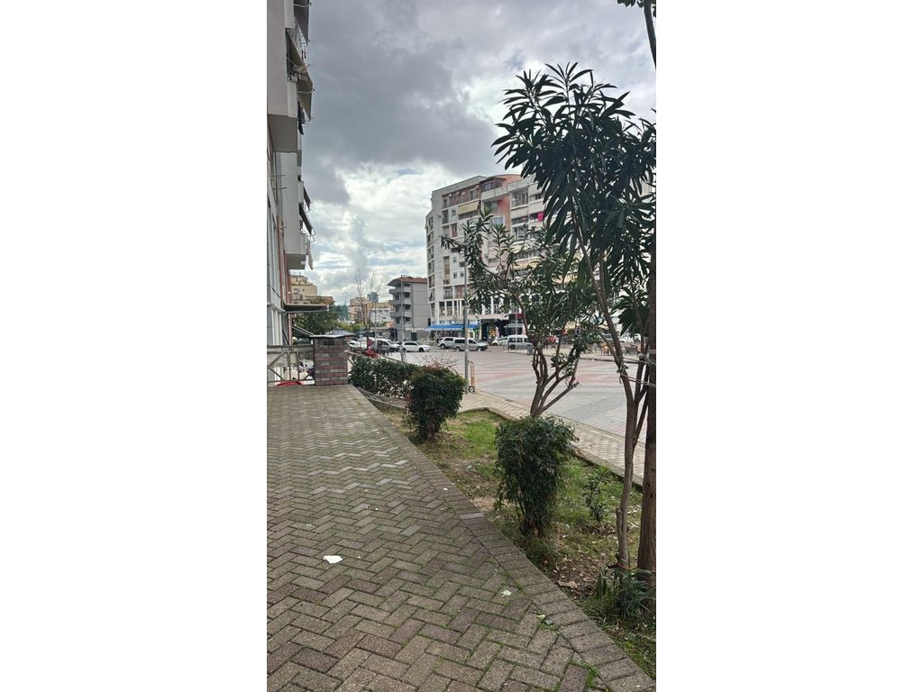 Ambient Komercial  Për Shitje në Ali Demi, Tiranë - 450000€ | 76.68 m²