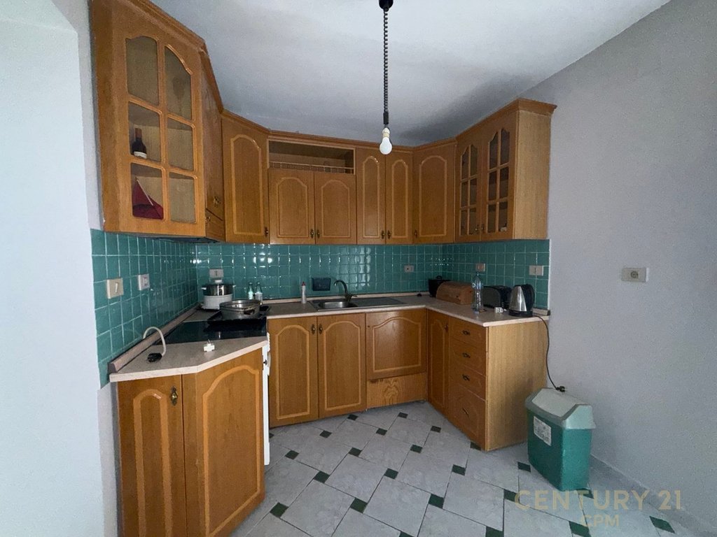Triplex me qira per zyre tek Shkolla Mihal Grameno!