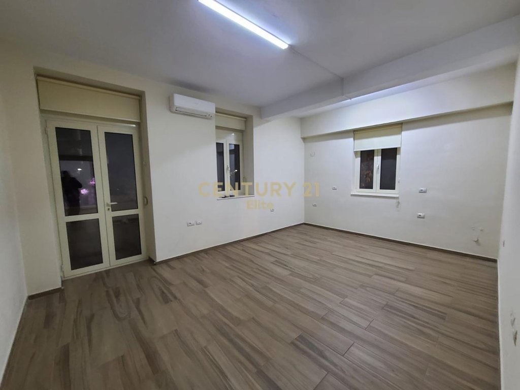 Qira, Ambient Biznesi, Bulevardi Zogu I