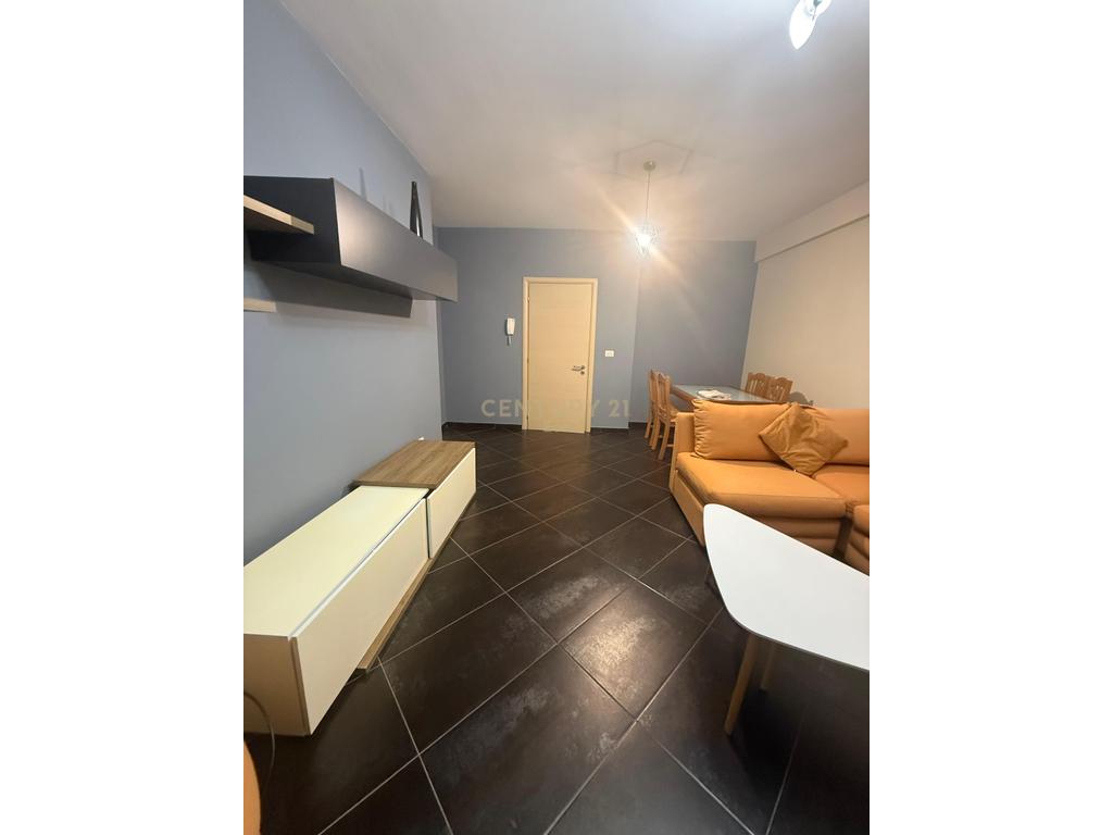 Apartament 2+1 Me Qira në Plazh Stacioni i parë, Durrës!