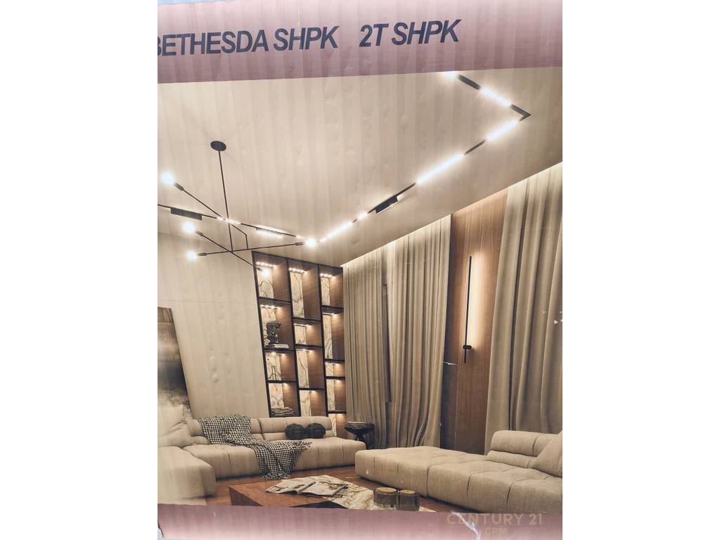 Shitet apartament 2+1 prane Shkolles Kuqe!