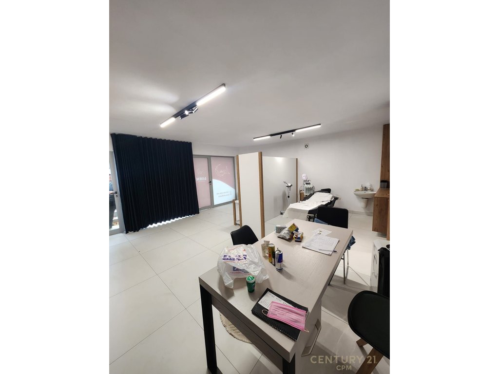 Dyqan per shitje ne Fresk tek shkolla 17 shkurti 100000€ | 48 m²