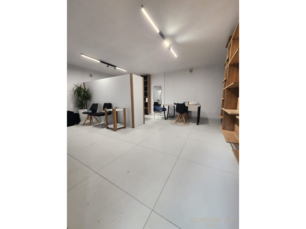 Dyqan per shitje ne Fresk tek shkolla 17 shkurti 100000€ | 48 m²