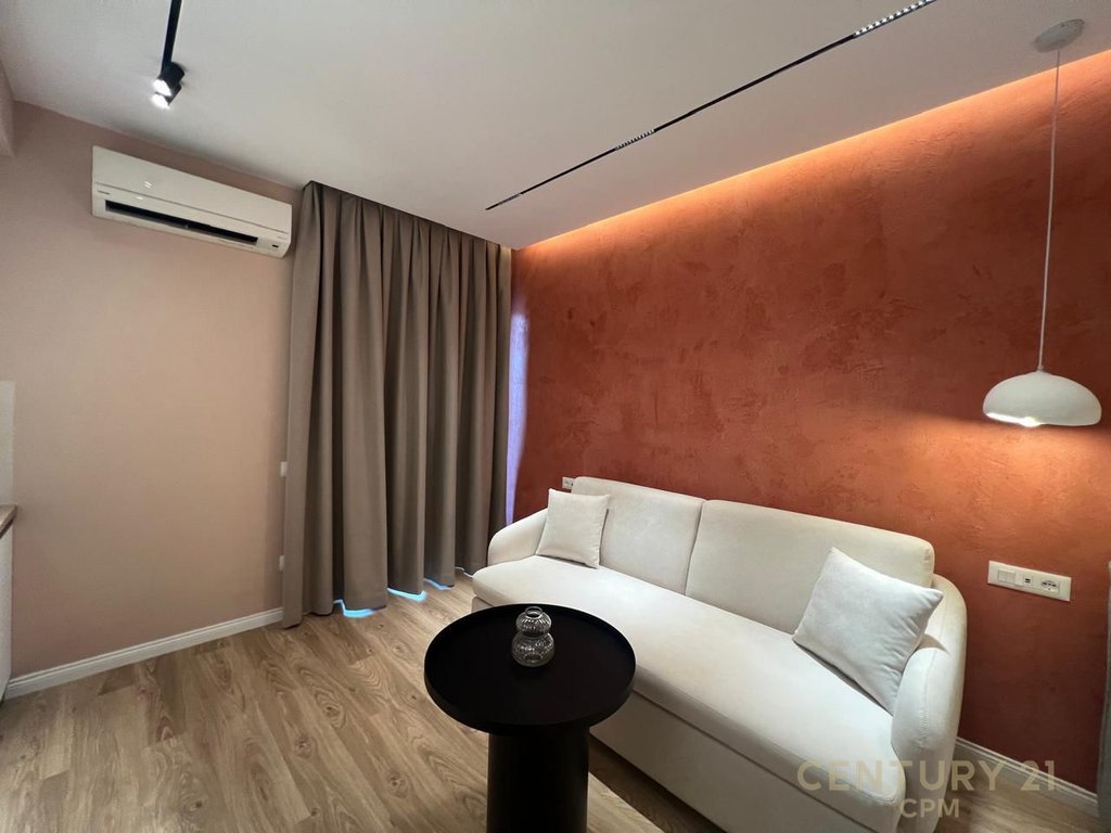 Apartament Studio me qira ne Qender, fillimi i rruges se Kavajes!