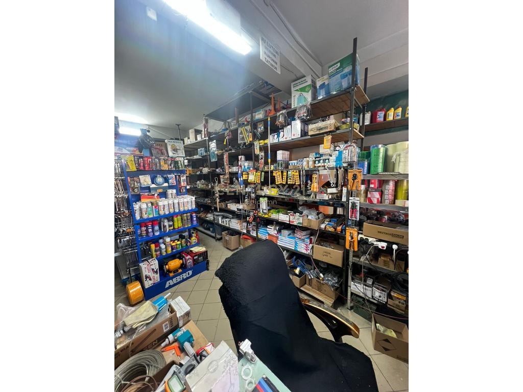 Ambient Komercial  Me Qira buze rruge tek  Kodra e Diellit, Tiranë - 110 m²