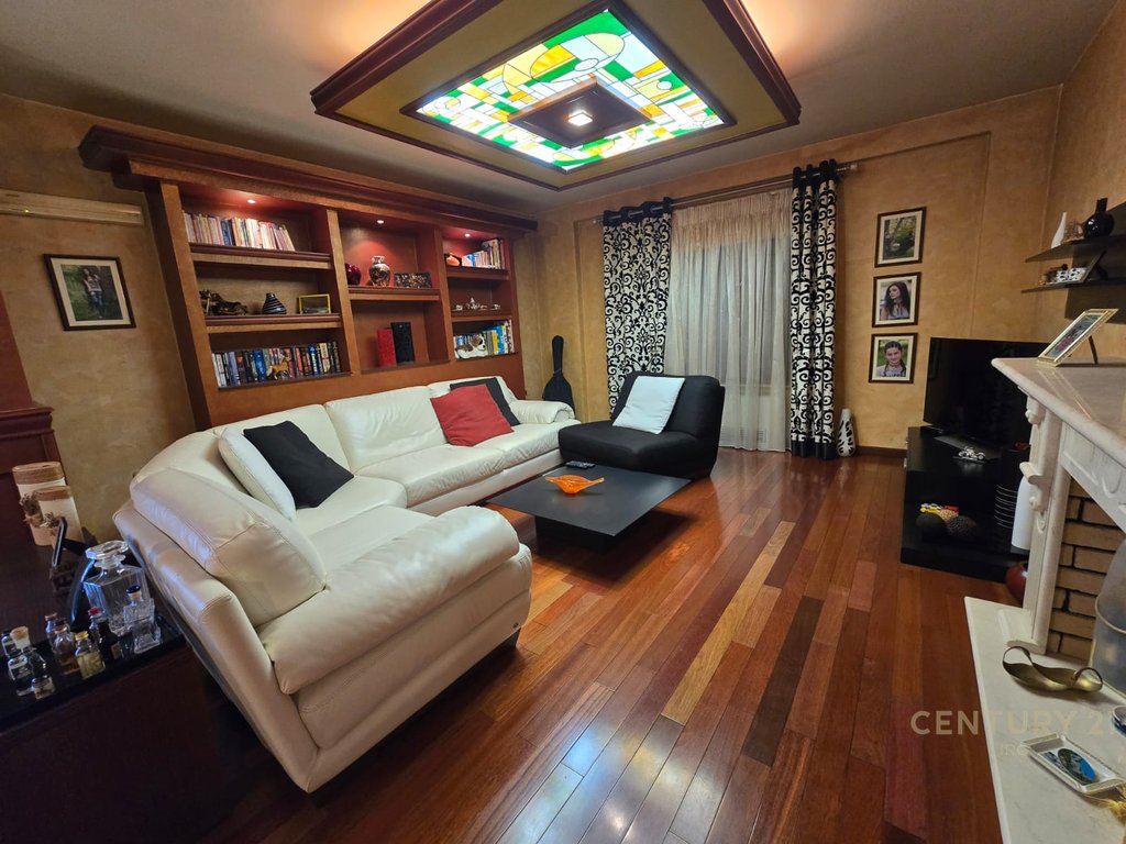 SHITET APARTAMENT ME VERANDE TEK GARDA E REPUBLIKES