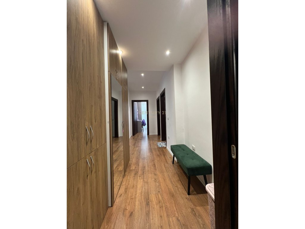 LUKS DHE PANORAMË NGA DETI – APARTAMENT 264 m², KATI I FUNDIT,VLORË!!!