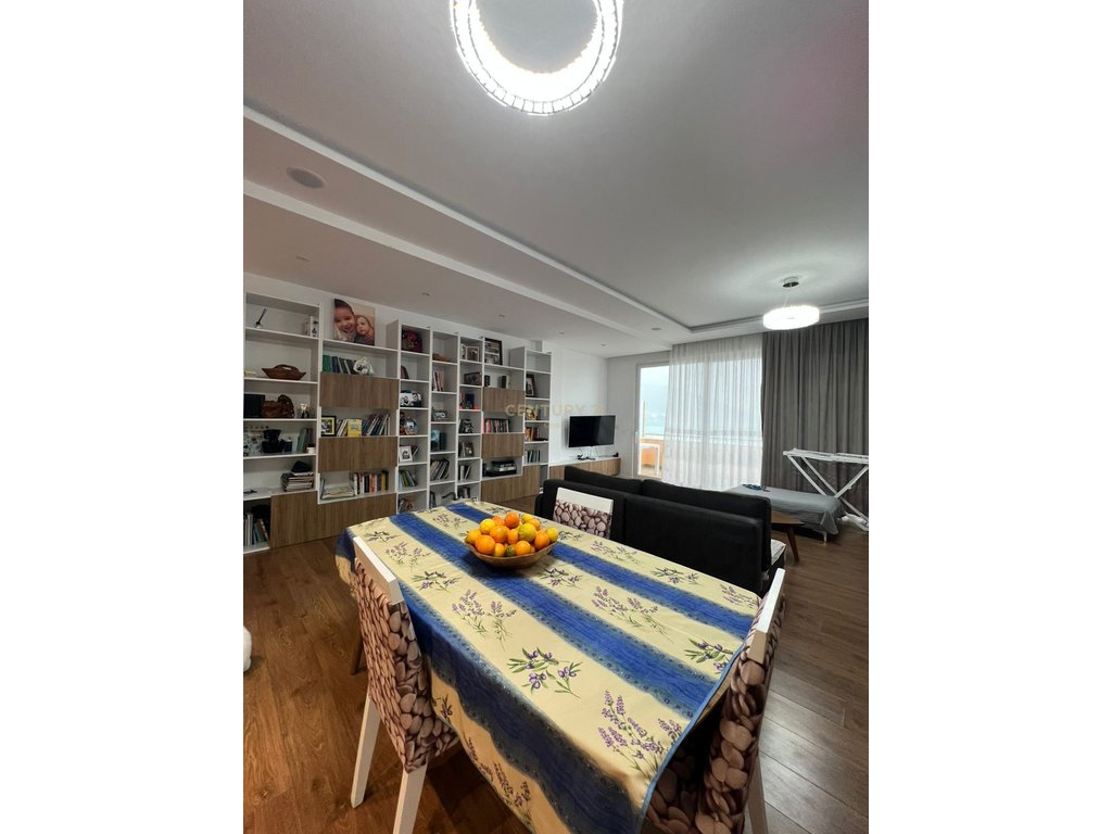 LUKS DHE PANORAMË NGA DETI – APARTAMENT 264 m², KATI I FUNDIT,VLORË!!!