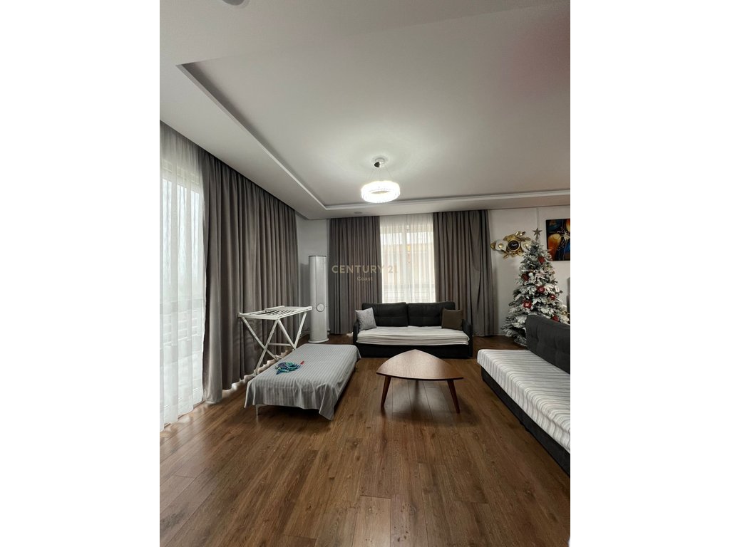 LUKS DHE PANORAMË NGA DETI – APARTAMENT 264 m², KATI I FUNDIT,VLORË!!!