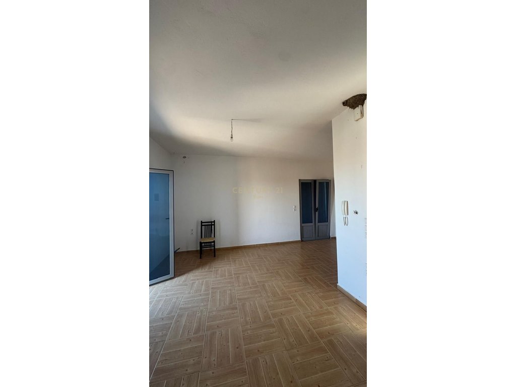 JEPET ME QERA NJE APARTAMENT 1+1 KAT I DYTE I NJE VILE, GOLEM !