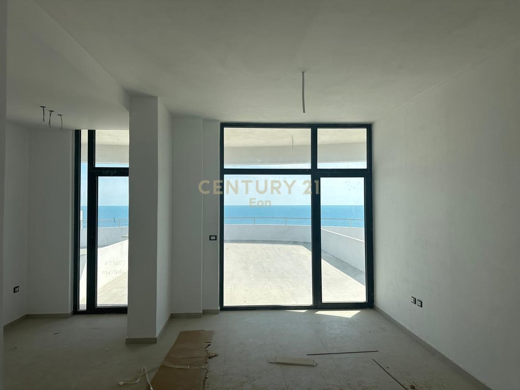 SHITET PAPAFINGO 1+1 me 52.6m2 verande ME PAMJE DETI TEK "WHITE HILL RESIDENCE" NE CURRILA!