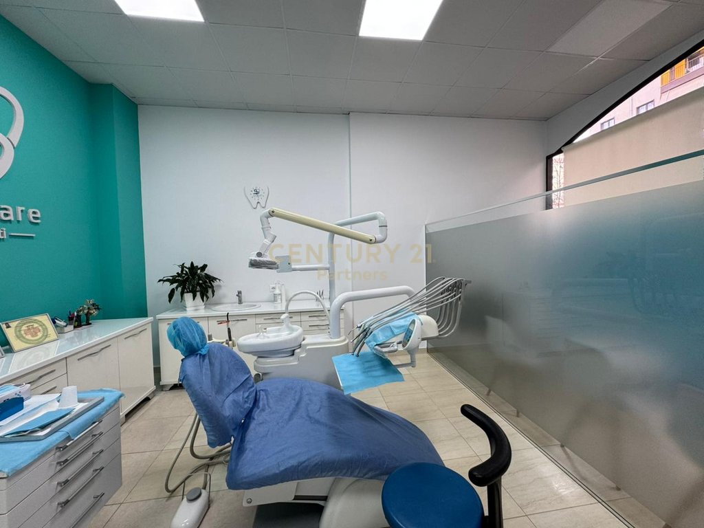 SHESIM KLINIKE DENTARE NE YZBERISHT AFER GRAND GALLERY !