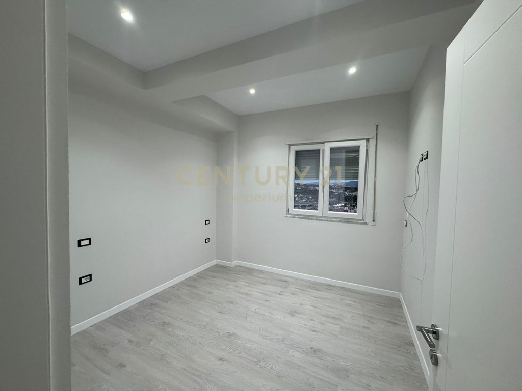Apartament 1+1 me Verandë në Kodrën e Priftit – Jepet me qira