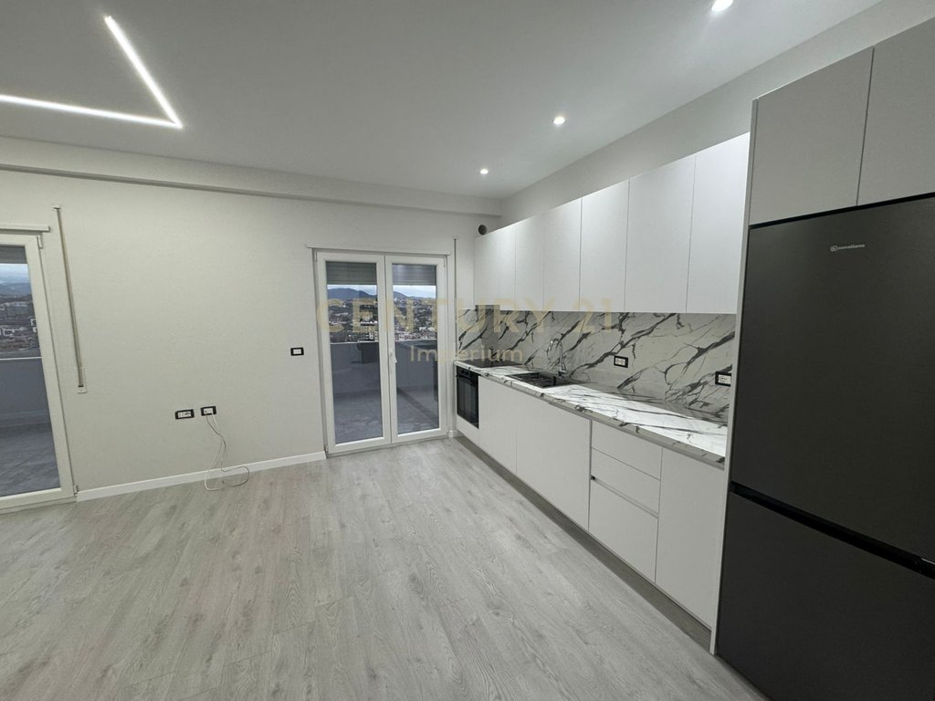 Apartament 1+1 me Verandë në Kodrën e Priftit – Jepet me qira