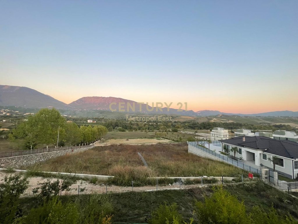 SHITEN 2100m2 TOKE, NE ZONEN E FARKES