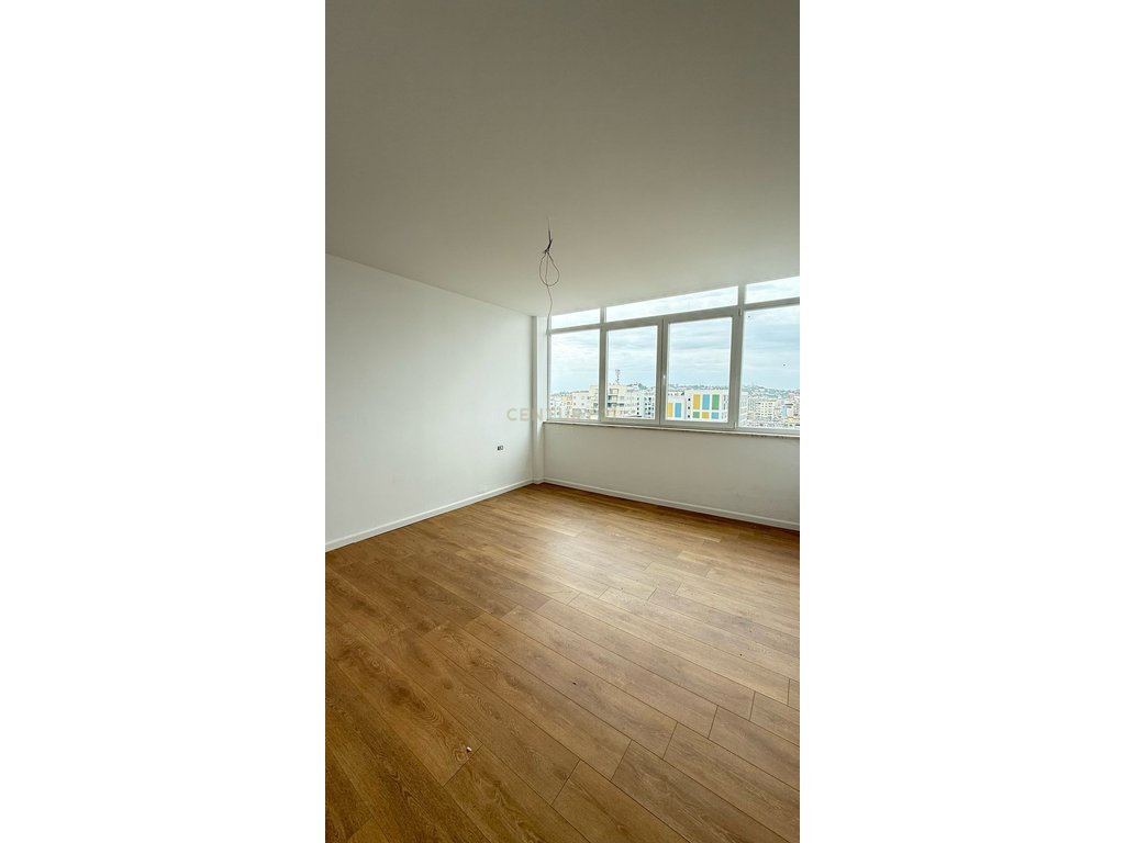 SHITET APARTAMENT 2+1+2 , PRANE UJESJELLESIT DURRES !
