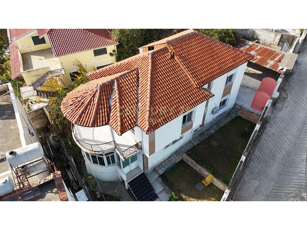 Vilë për Shitje prane spitalit rajonal Durrës - 280000€ | 480 m²