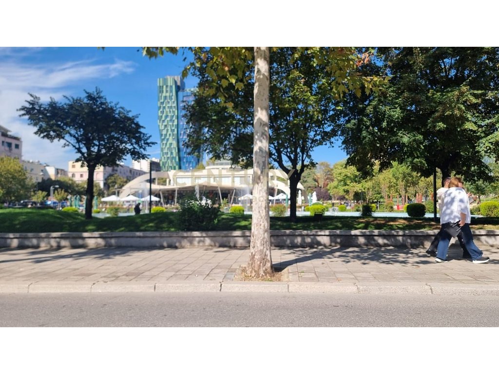 Bar / Restorant në shitje tek Shallvaret,perballe Tajvanit, Tiranë . ULET ÇMIMI NGA 280,000€ NË 250.000€ !
