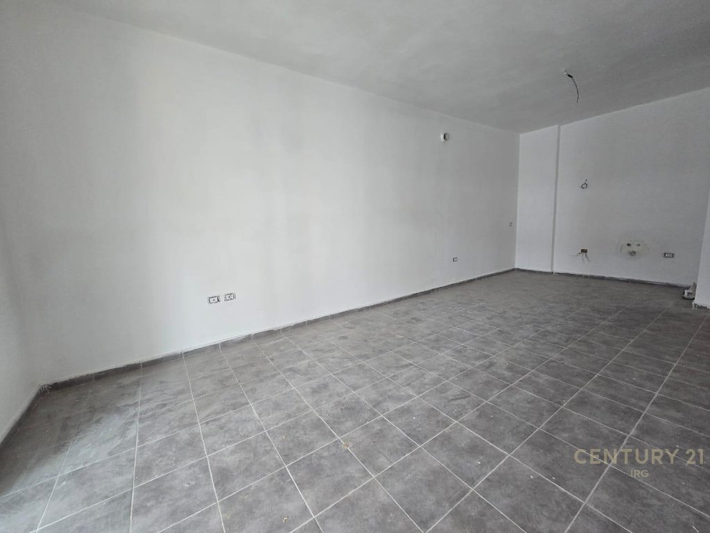 SHITET APARTAMENT 2+1+ Post Parkimi, PRANE LUNGO MARE VLORE