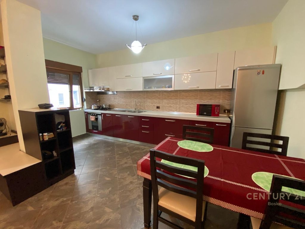 ME QIRA APARTAMENT 2+1 TEK XHAMLLIKU