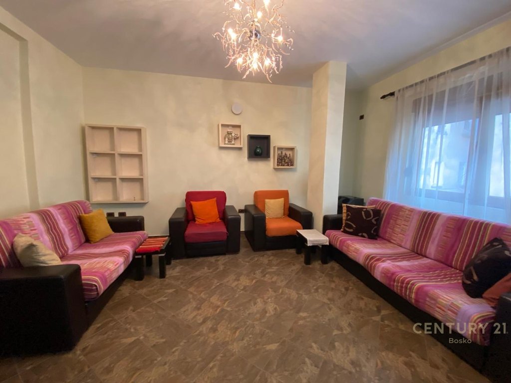 ME QIRA APARTAMENT 2+1 TEK XHAMLLIKU