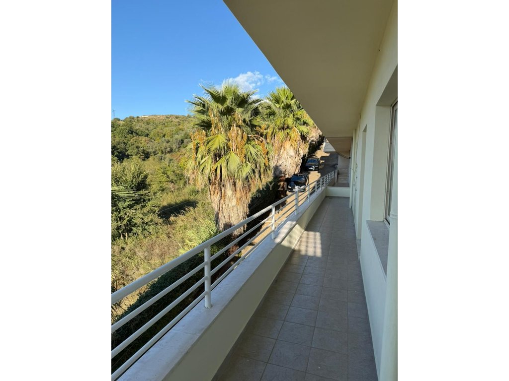 SHITET APARTAMENT 2+1 DHE VERANDE NE SHKEMBIN E KAVAJES, DURRES !