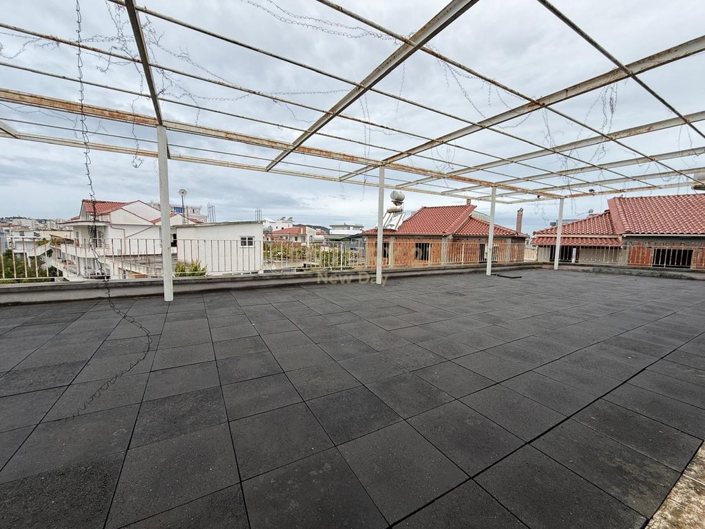 Shitet Godinë Multifunksionale ne Kenete Durrës - 800000€ | 800 m²
