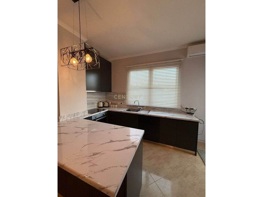Shitet Apartament 1+1 ne Plazhin e Golemit