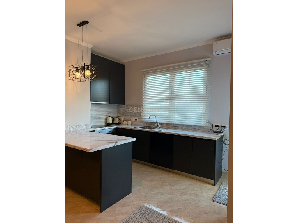 Shitet Apartament 1+1 ne Plazhin e Golemit