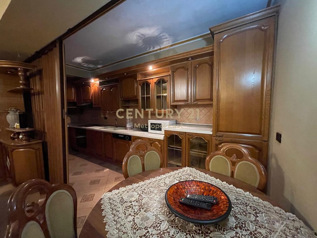 JEPET ME QIRA APARTAMENT 2+1+2 PRANE XHEKO IMPERIAL, NE TIRANE TE RE