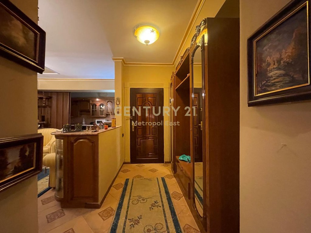 JEPET ME QIRA APARTAMENT 2+1+2 PRANE XHEKO IMPERIAL, NE TIRANE TE RE