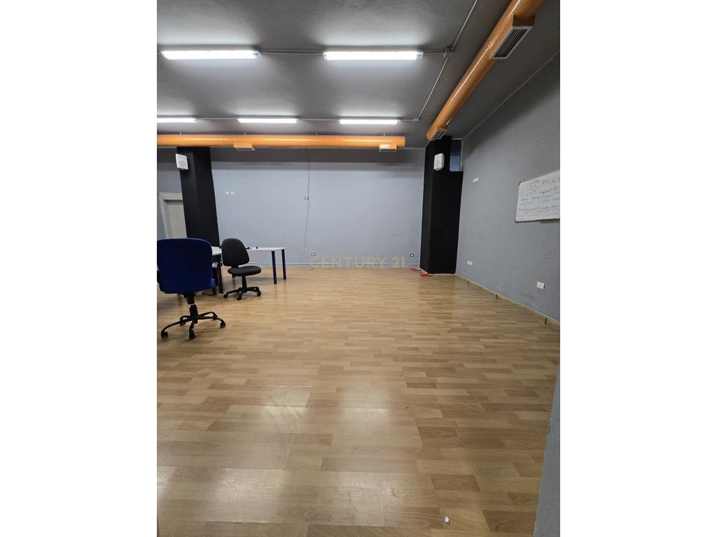 Ambient për Shitje në Durrës, pranë Rrugës Mujo Ulqinaku (1200 Euro/m2) !