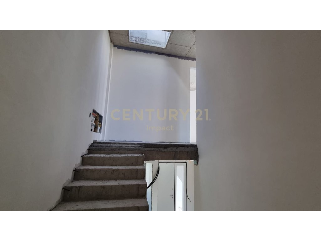 Vila Elitare per shitje ne zonen e Liqenit te Thate "GREEN VALLEY".1.550.000€ | 598.5 m²