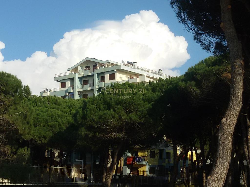 Shitet apartament 2+1 tek Mali i Robit Durres!