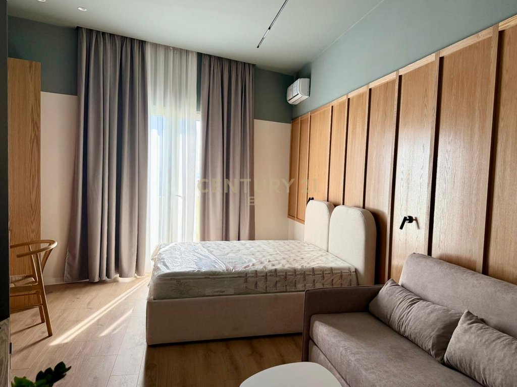 SHITET SUPER APART-HOTEL LUKSOZ ME PAMJE BALLORE DETI NE QENDER TE DURRESIT !