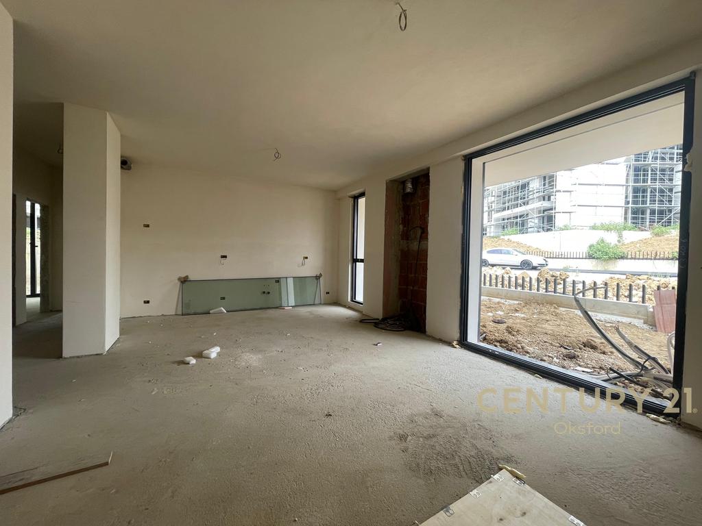SHITET APARTAMENT 3+1+2 ME OBORR DHE 2 POSTE PARKIMI TE TULIPAN RESIDENCE