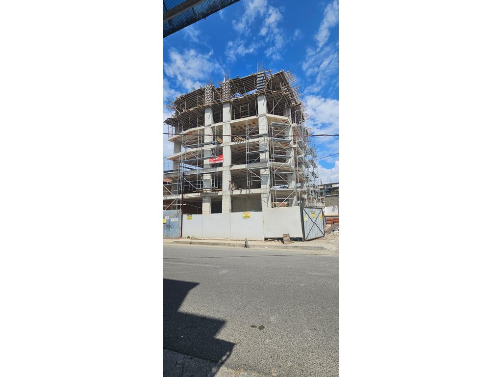 Prane shkolles "1 Maji", Ali Demi ofrojme per shitje apartament 3+1+2 me verande .