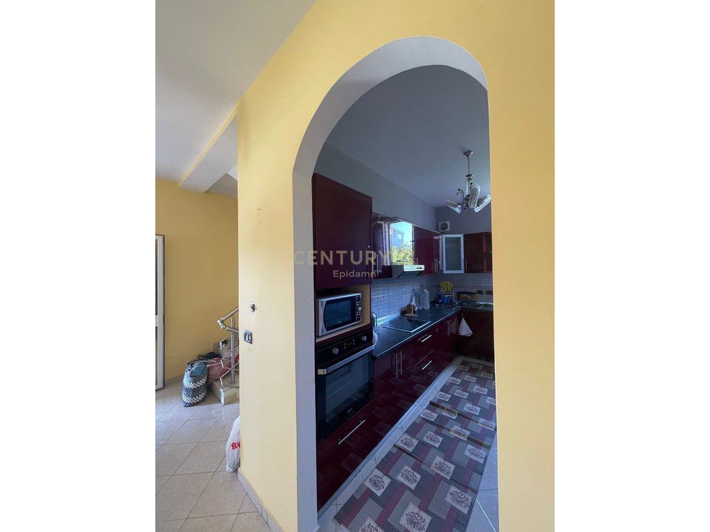 Shtëpi private Me Qira në Spitalle - 300€ | 188 m²