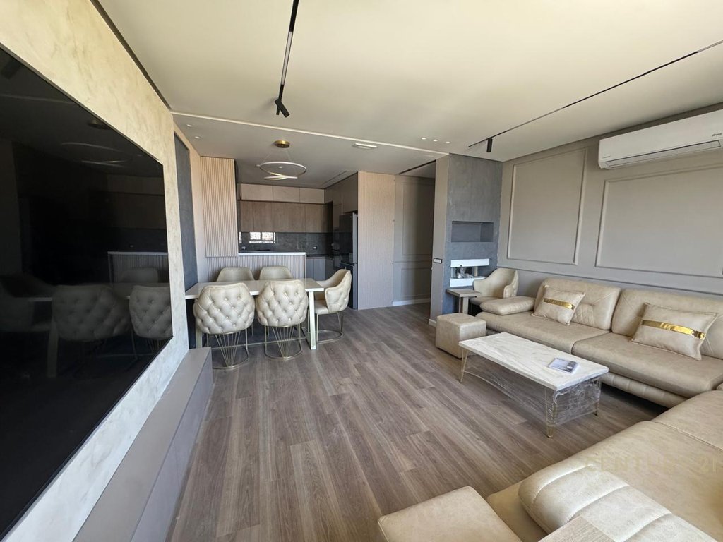 Apartament 2+1+2 per shitje tek Shkolla e Bashkuar!