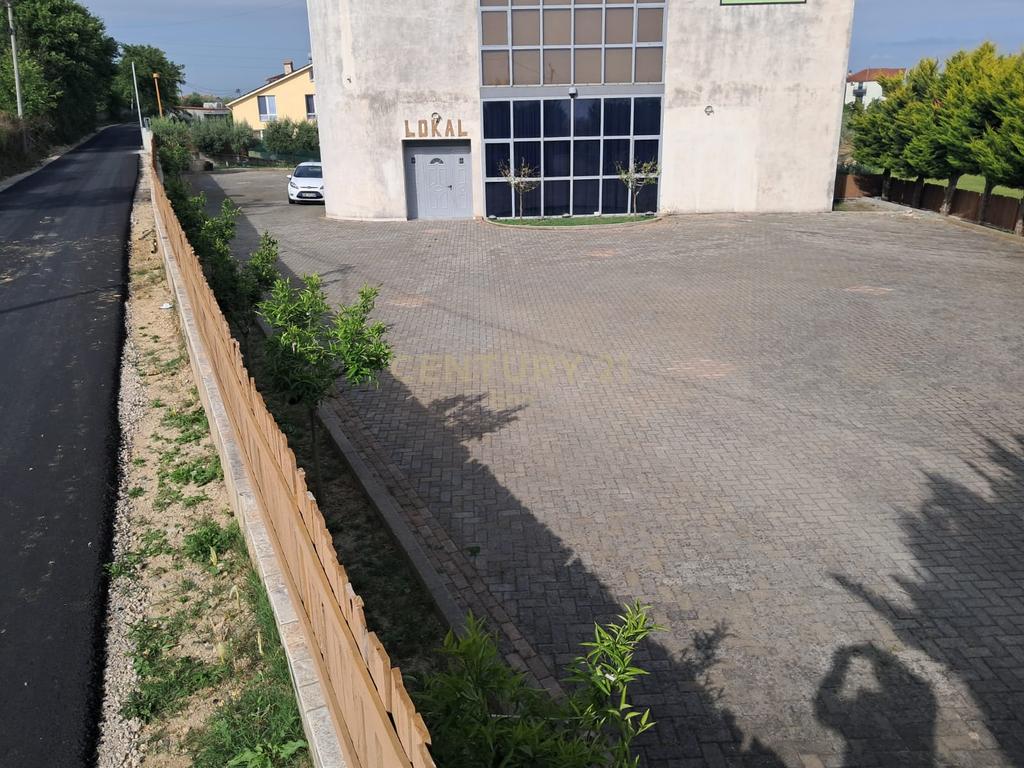 Jepet me Qira, Ambient Biznesi Shenavlash, Durres - 200m afer Autostrades !
