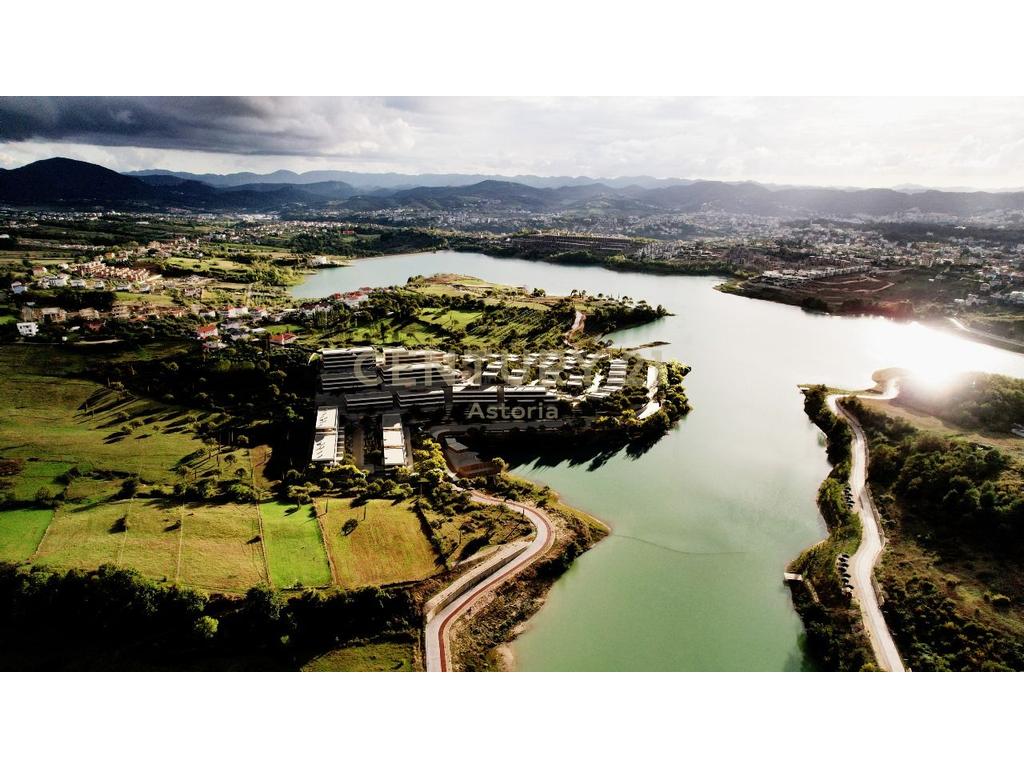 Vilë luksoze me truall 492 m² në Farka Lake Front